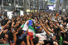 فرنگي‌كاران به ايران بازگشتند 